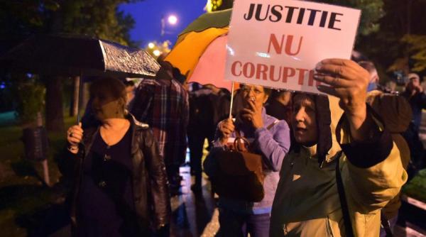 protest rezist in pia a victoriei ne vrem via a inapoi