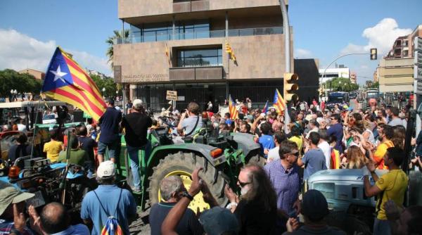 referendum catalunia poli ia spaniola a ocupat centrul de telecomunica ii al guvernului catalan