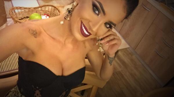 adelina pestri u in lacrimi la un eveniment m a luat de mana