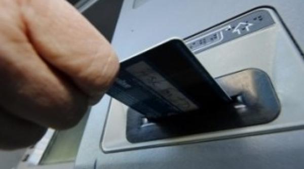 nereguli la bancomate doua banci au sesizat poli ia