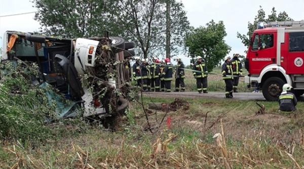 accident grav aproape de grani a cu romania 21 de ambulan e i doua elicoptere intervin