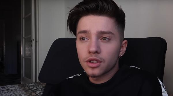 lazzar videoblog de ce trebuie sa vede i video despre gay ul andrei