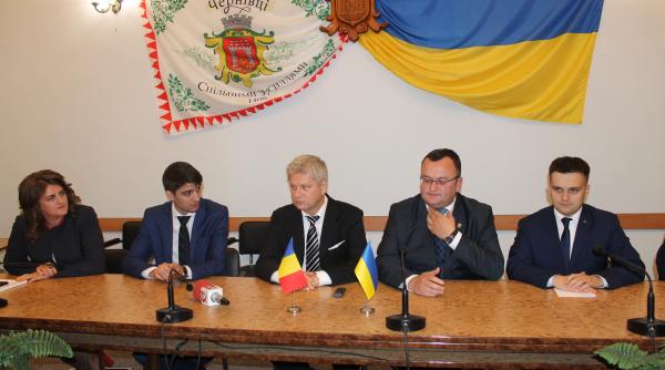 daniel tudorache in alaturi de romanii din cernau i