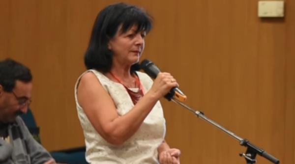 educatoare moment tulburator discurs in lacrimi in fa a a doi mini tri video