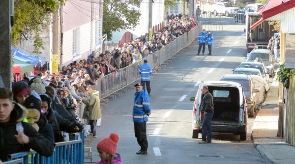 sfanta parascheva 40 000 oameni la moa te medicii au intervenit