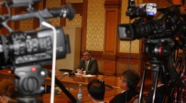 opereta ministrul roma canu avertisment clar e cazul sa in eleaga