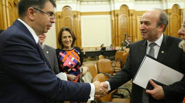 lege judecatori procurori cazanciuc vrea ase ani de pregatire pentru magistra i