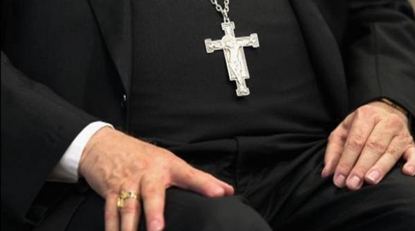 un preot a impu cat doi caini dupa slujba explica ie halucinanta