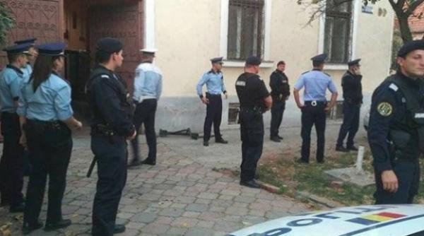 alerta un barbat periculos a fugit cu catu ele la maini dupa ce a agresat poli i tii