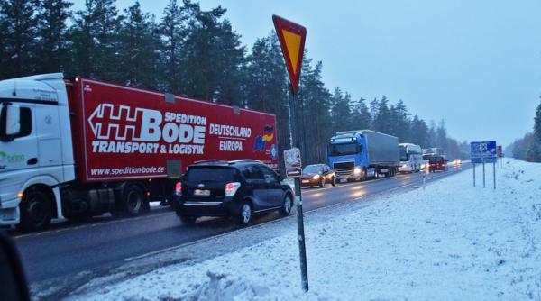 coliziune intre un tren de pasageri i un camion militar soldata cu 11 victime