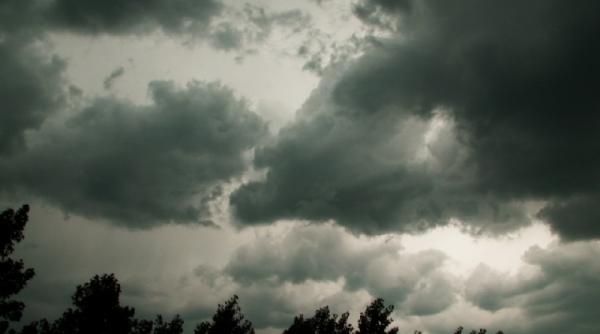 anm fenomene meteo periculoase 40 de localita i din 17 jude e afectate