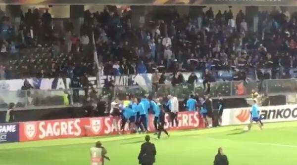 guimaraes marseille evra eliminat dupa ce a lovit un fan cu piciorul in cap video