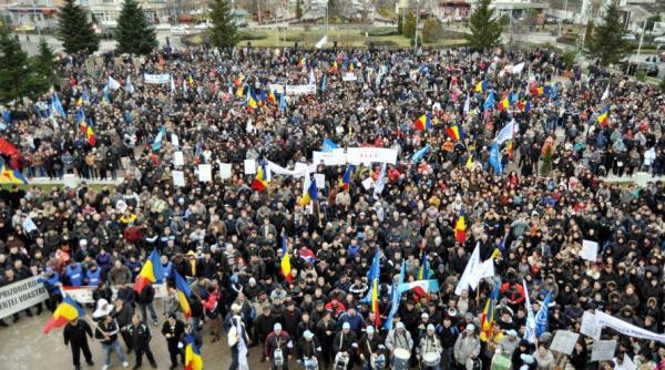 protest primarul ii amenin a pe angaja ii dacia ca ii inlocuie te cu robo i