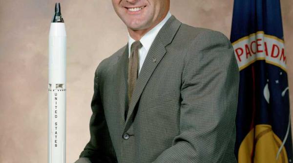 fostul astronaut american dick gordon apollo 12 a murit