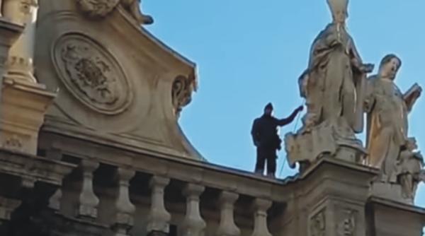 roman pacalit cu 2400 de euro sa nu se arunce in gol