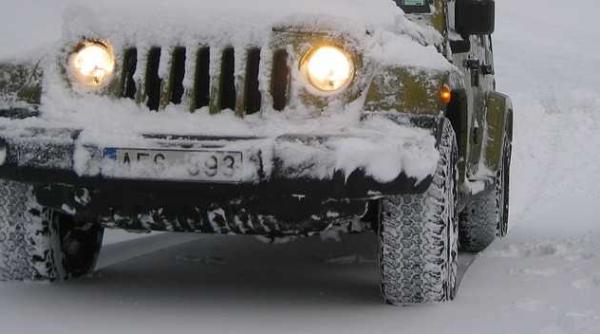 hunedoara  husa ce elimina cartoanele de la radiatorul masinii  prezentata de studenti la salonul de inventica pentru tineret