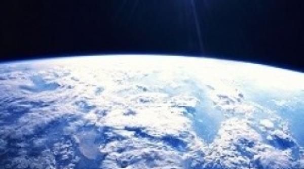 ozn filmat de un astronaut obiectul a intrat in atmosfera pamantului