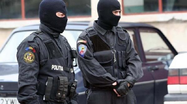 perchezitii la societati comerciale si institutii nebancare  in arges si mehedinti