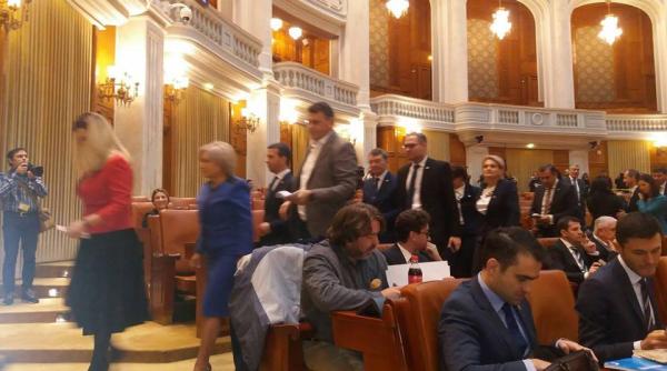 mo iune cenzura psd protest in momentul citirii textului