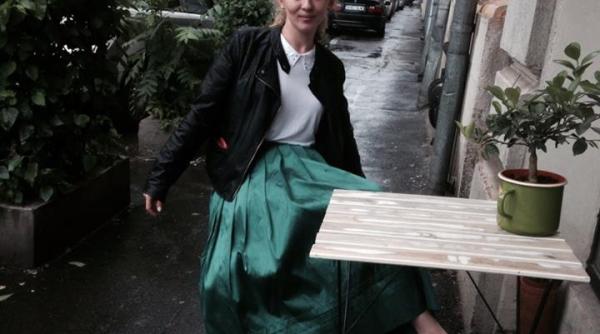 oana dobre dimofte cu feti a la protest ma doare la fix 2 6452 metri in spate