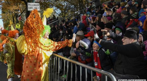 ziua recuno tin ei peste 3 5 milioane de oameni a tepta i la parada de thanksgiving