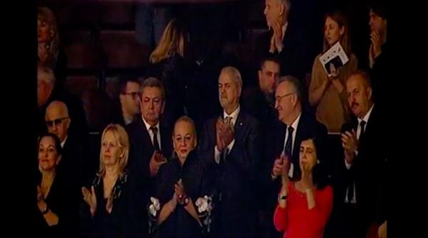 adrian nastase alaturi de trei grei ai grupului de la cluj