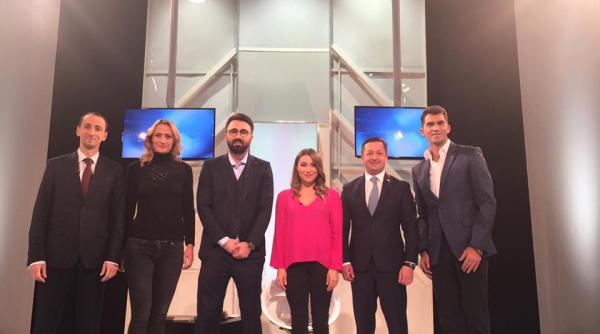 ministrul dunca alaturi de campionii romaniei la tvr1 ne a strans pe toti si a spus haideti sa facem ceva