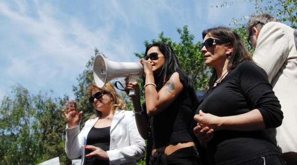 hainele donate de oana zavoranu puse la vanzare le am ob inut cu pumni nu negociez