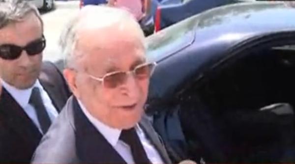 iliescu absent de la parada care a fost motivul