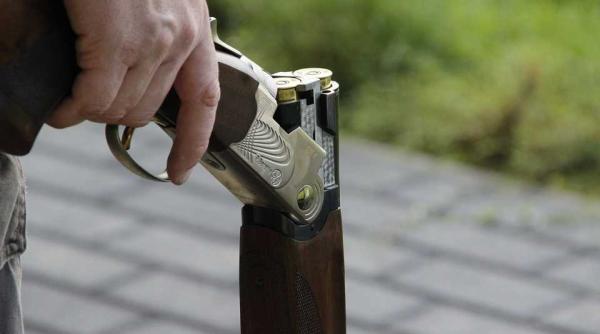 femeie arestata avea o arma semiautomata