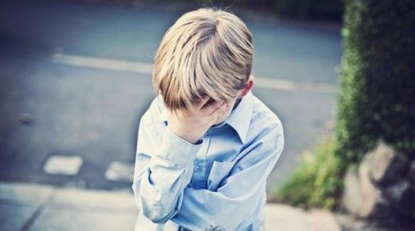 copil traumatizat de un barbat costumat in mos nicolae