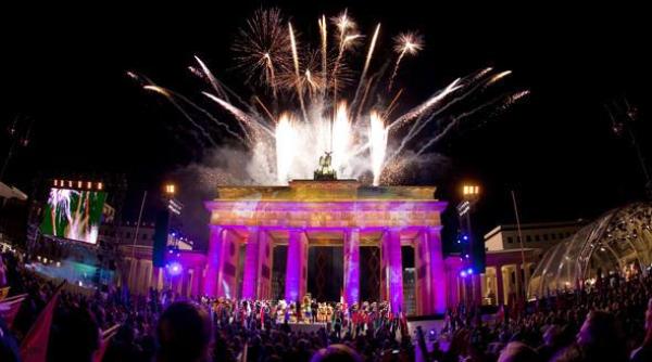 josh homme queens of the stone age gesturi inexplicabile in timpul unui concert