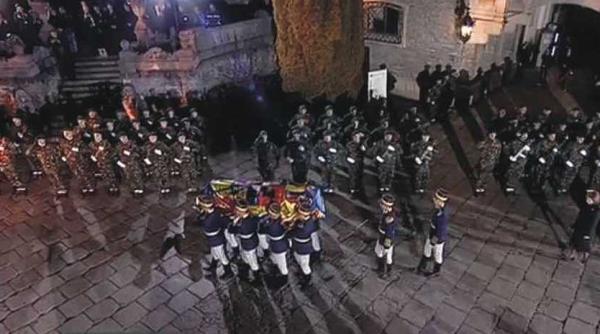 cortegiul funerar cu regele mihai a plecat spre bucure ti