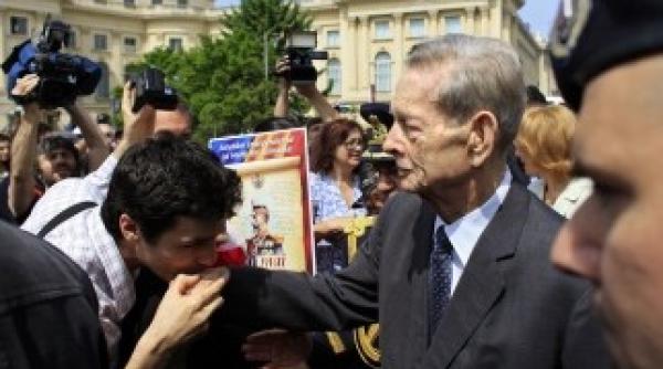 regele mihai sorin dumitrescu paralela tulburatoare cu revolu ia tinerii i au platit datoria fa a de rege