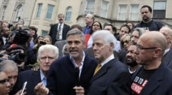 george clooney cadou prieteni