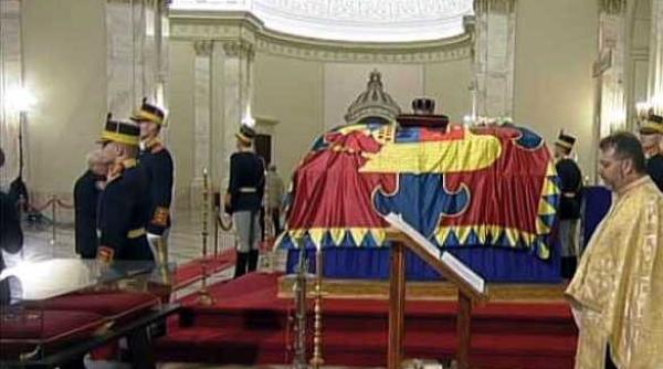 margareta custodele coroanei si principele radu au iesit din palatul regal gestul lor