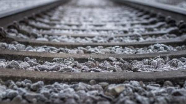 autoturism lovit de tren  traficul feroviar  oprit