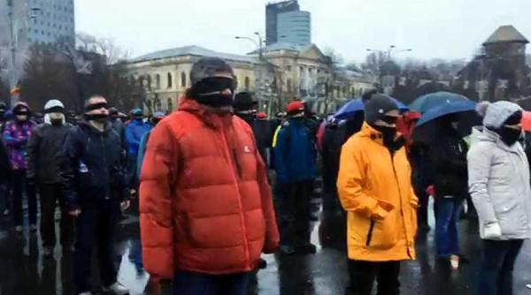 sute de protestatari in piata victoriei flashmob sustinerea justitiei