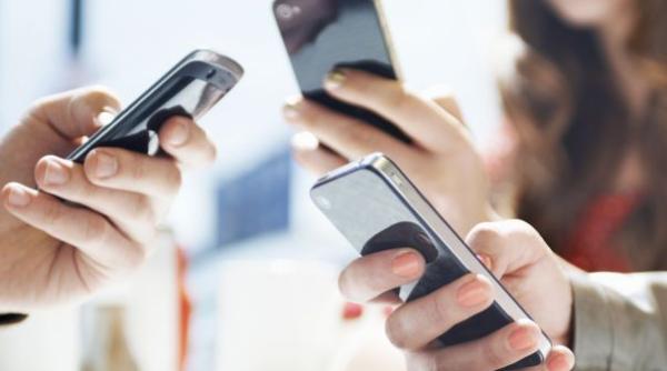 postari sarbatori social media