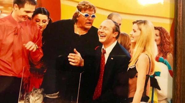 dan negru invitat la un post concurent am o poveste cu basescu care le intrece pe toate