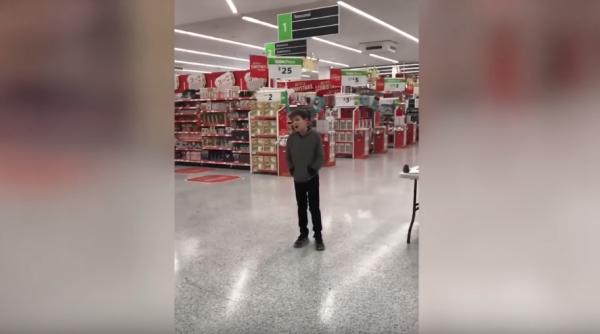 copil cu autism a cantat who s lovin you in magazin video cople itor