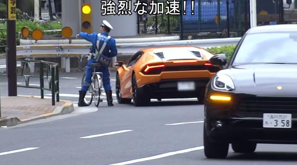 ofer cu lamborghini prins i amendat de un poli ist pe bicicleta video