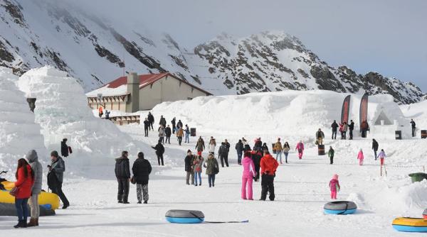vacanta in romania balea lac atractie turistica unica hotelul de gheata