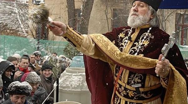 boboteaza sfantul ioan ordinea asigurata de zeci de jandarmi la slujbele din dambovi a