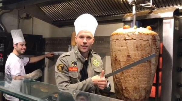 un fotbalist cunoscut se apuca de vandut kebab