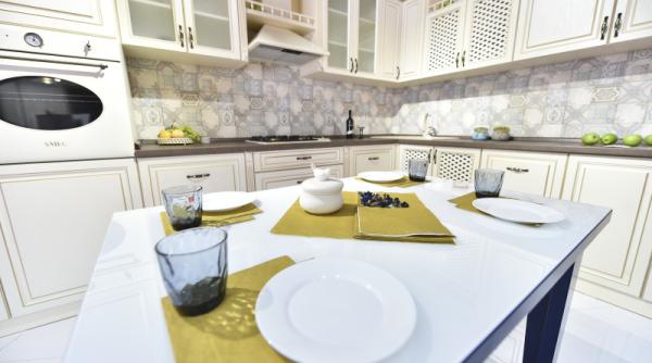 nou exemplu de meniu complet cu piftie pentru o zi