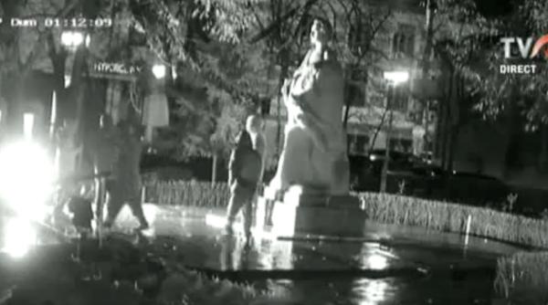 statuia lui eminescu vandalizata record intr un jude al romaniei