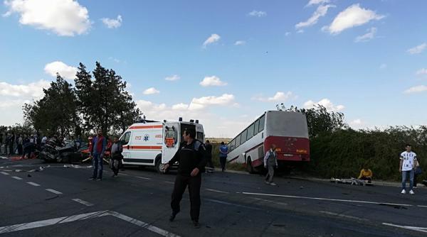 27 de raniti accident in care a fost implicat un autocar cu liceeni