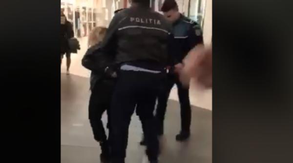 politisti agresati in mall agresoarea sub control judiciar