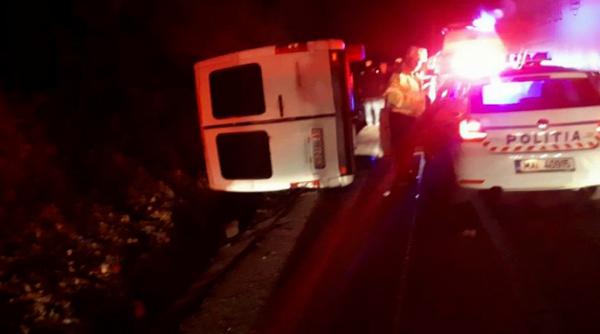 valea oltului calimane ti microbuz cu 11 pasageri rasturnat